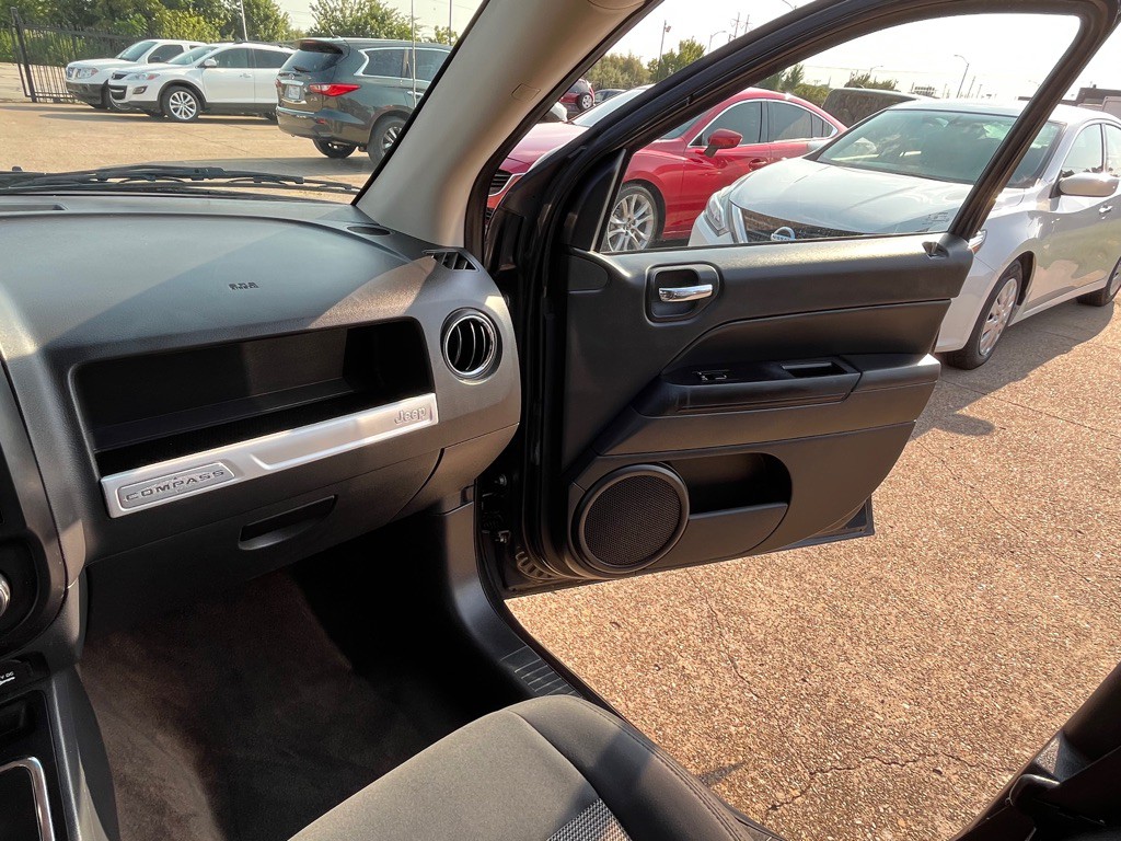 2015 Jeep Compass Image 22