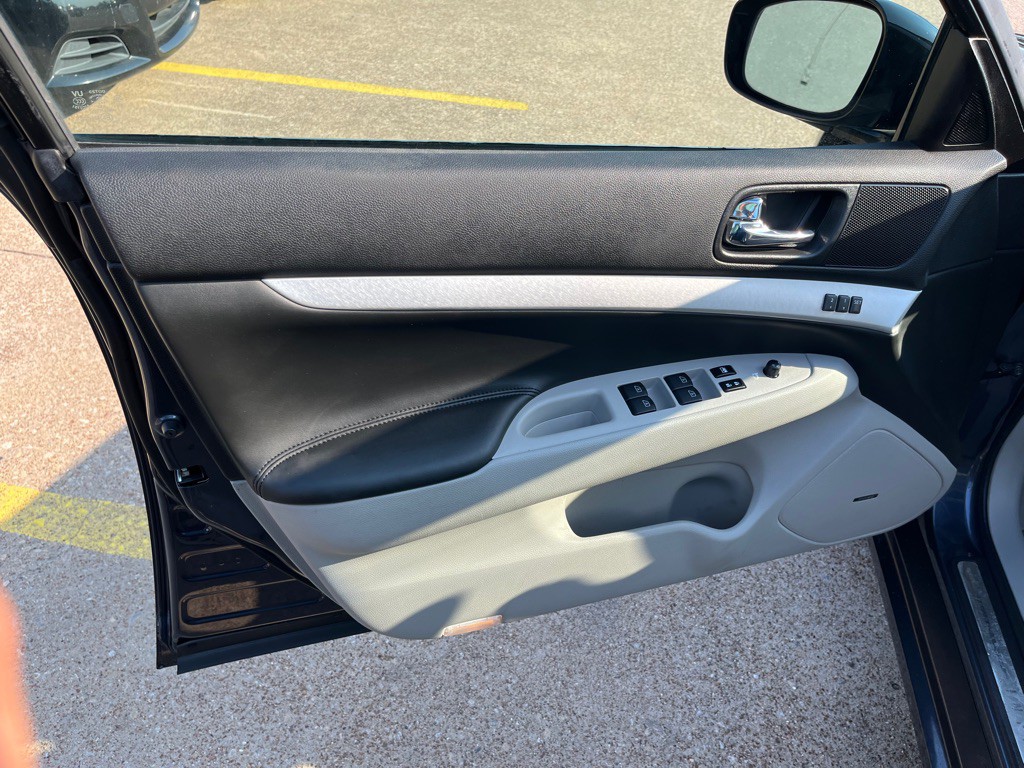 2009 INFINITI G37 Image 13