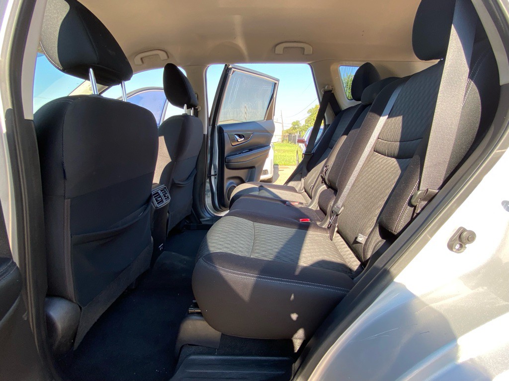 2020 Nissan Rogue Image 16