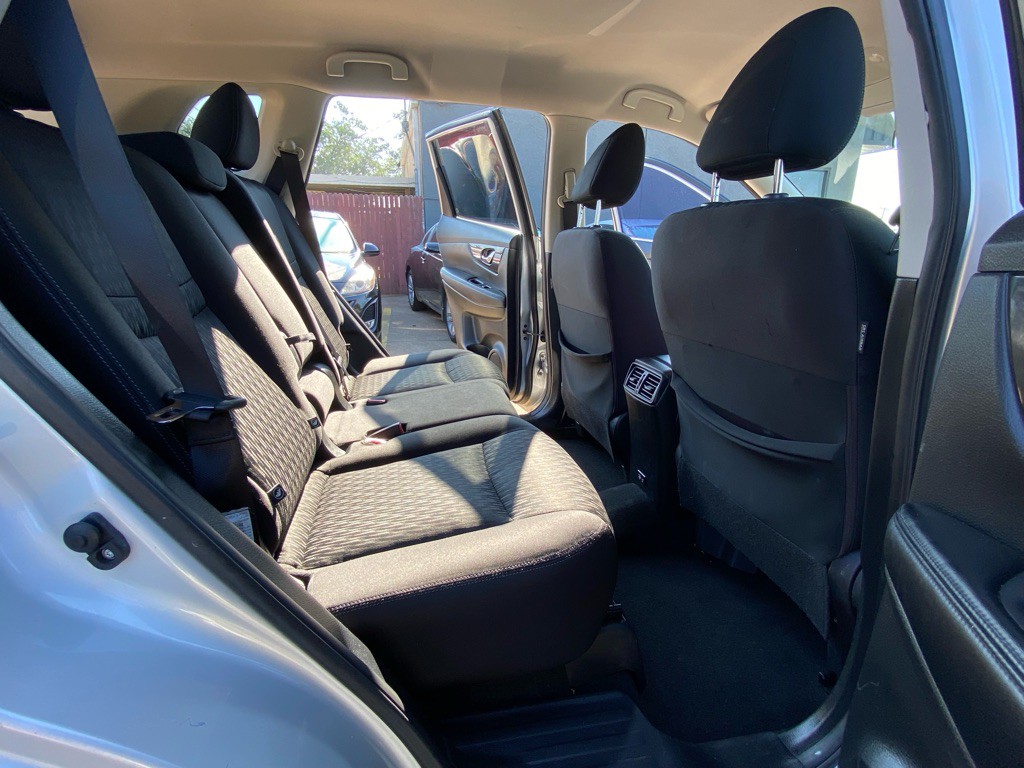 2020 Nissan Rogue Image 18