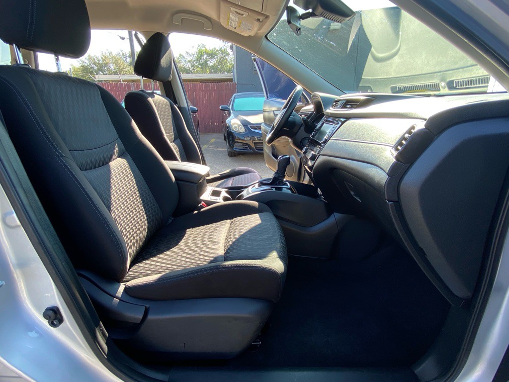 2020 Nissan Rogue Image 19