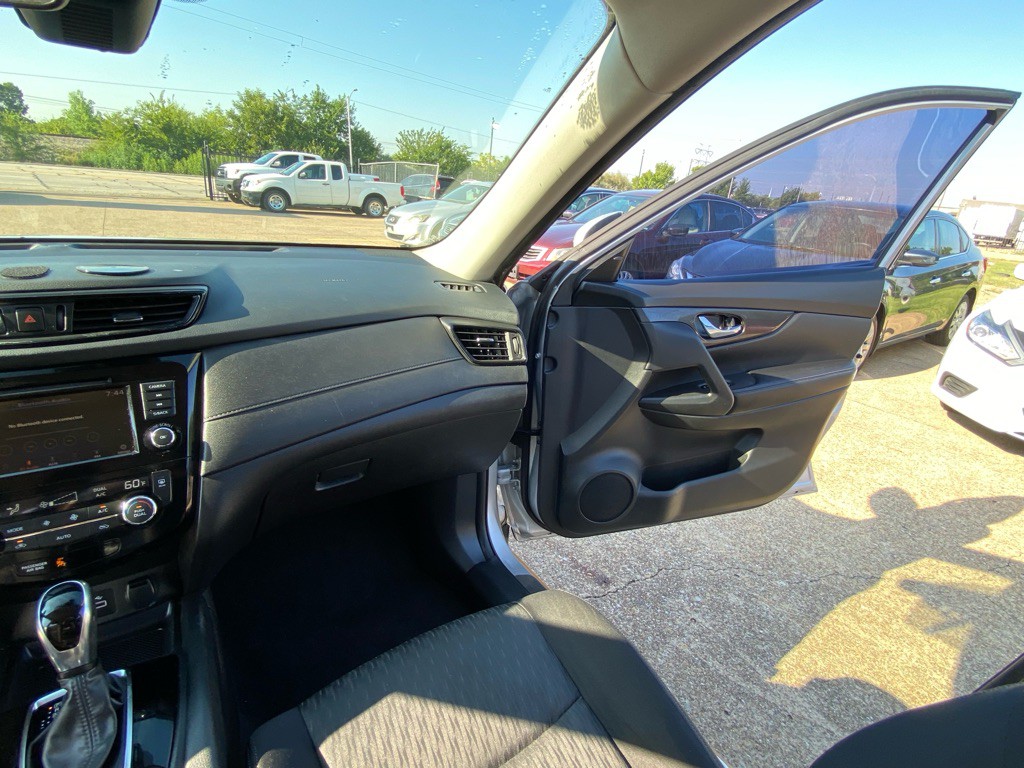 2020 Nissan Rogue Image 21