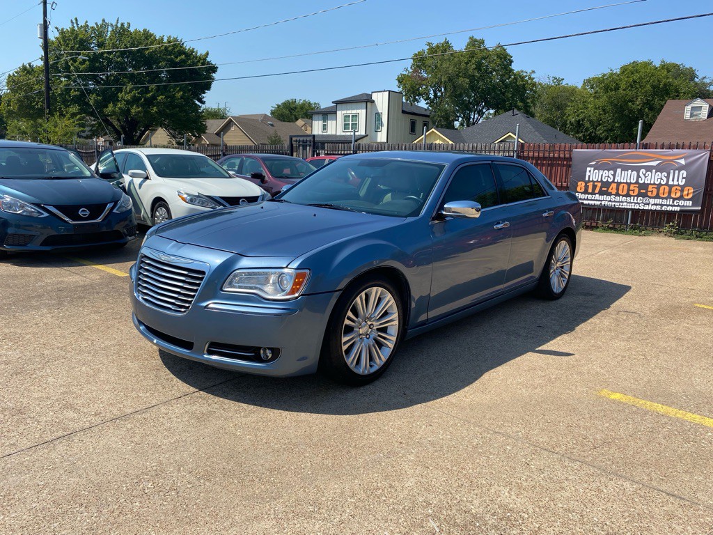 2011 Chrysler 300 Image 3