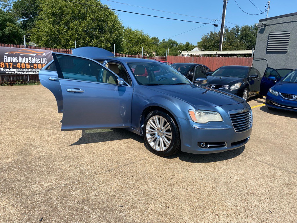 2011 Chrysler 300 Image 7
