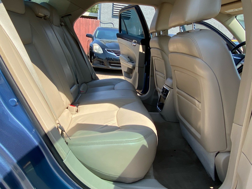 2011 Chrysler 300 Image 18
