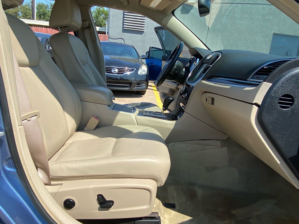 2011 Chrysler 300 Image 19