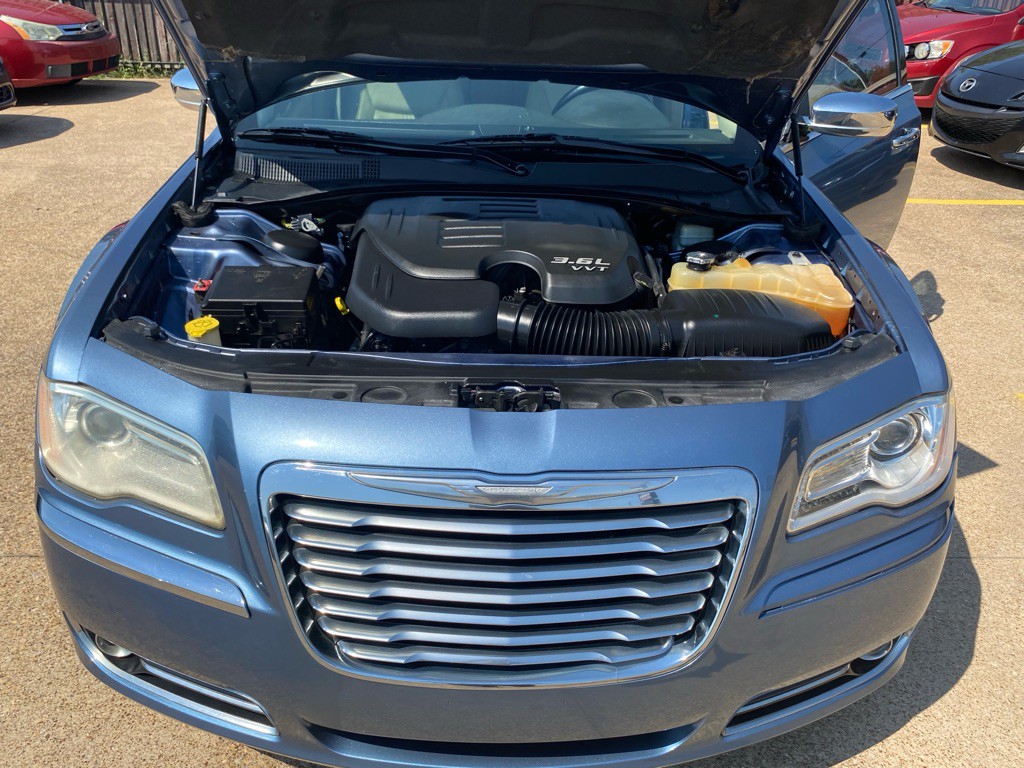 2011 Chrysler 300 Image 26