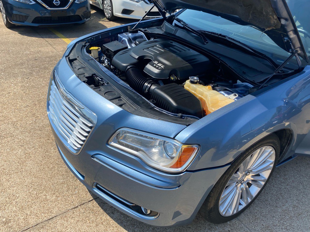 2011 Chrysler 300 Image 27