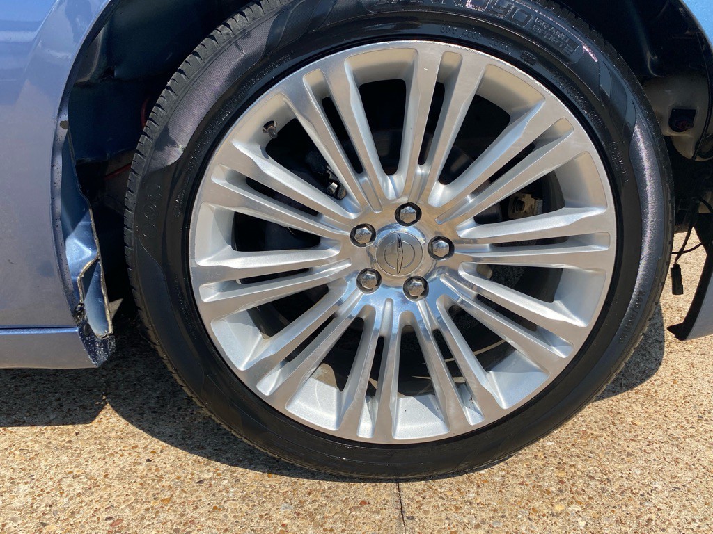 2011 Chrysler 300 Image 28