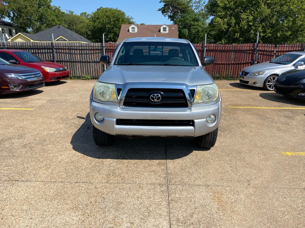 2005 Toyota Tacoma Image 2