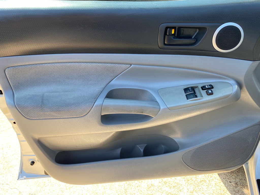 2005 Toyota Tacoma Image 13
