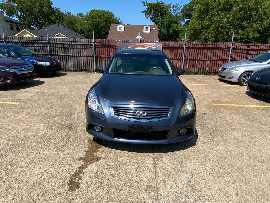 2011 INFINITI G37 Image 2