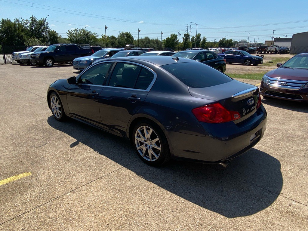 2011 INFINITI G37 Image 4