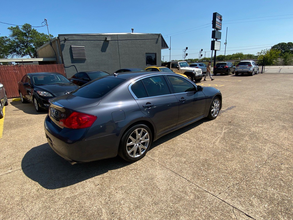 2011 INFINITI G37 Image 6