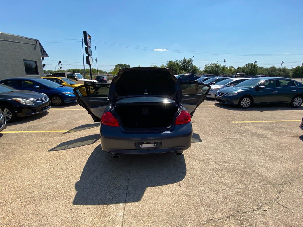 2011 INFINITI G37 Image 11