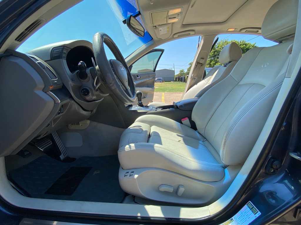2011 INFINITI G37 Image 15