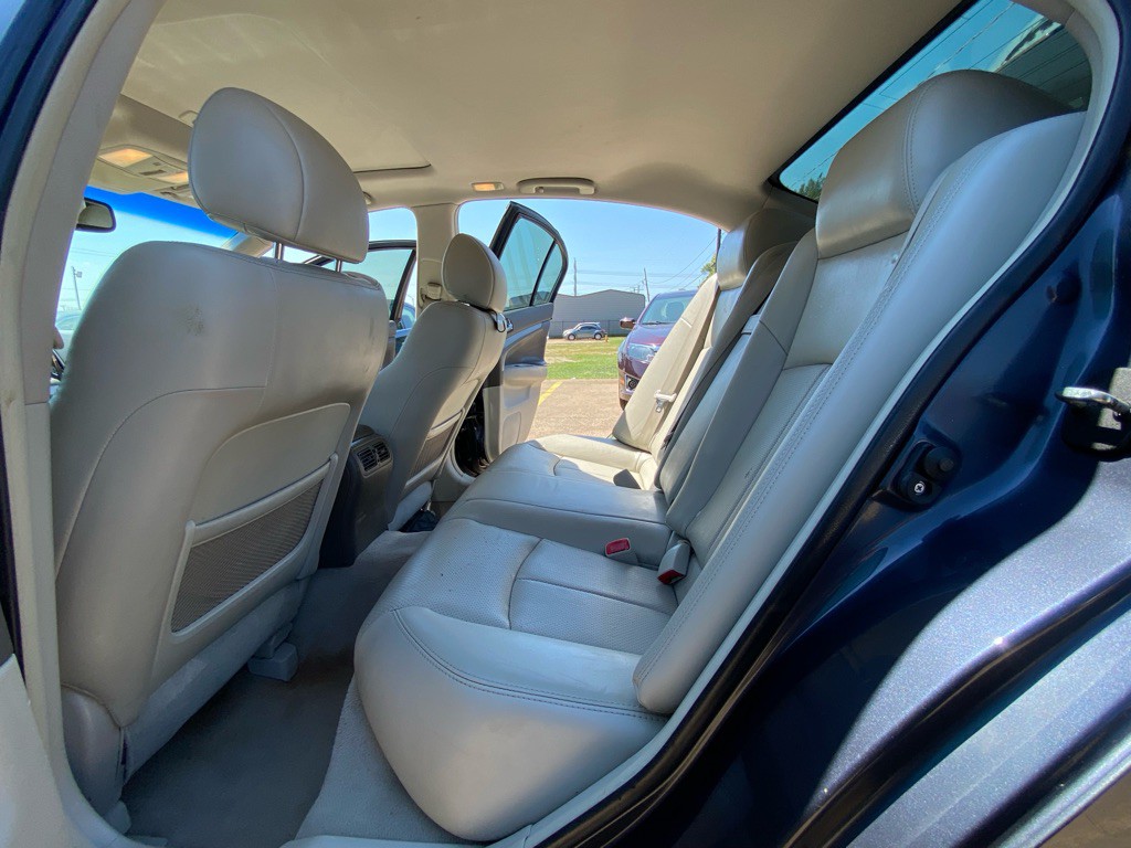 2011 INFINITI G37 Image 16
