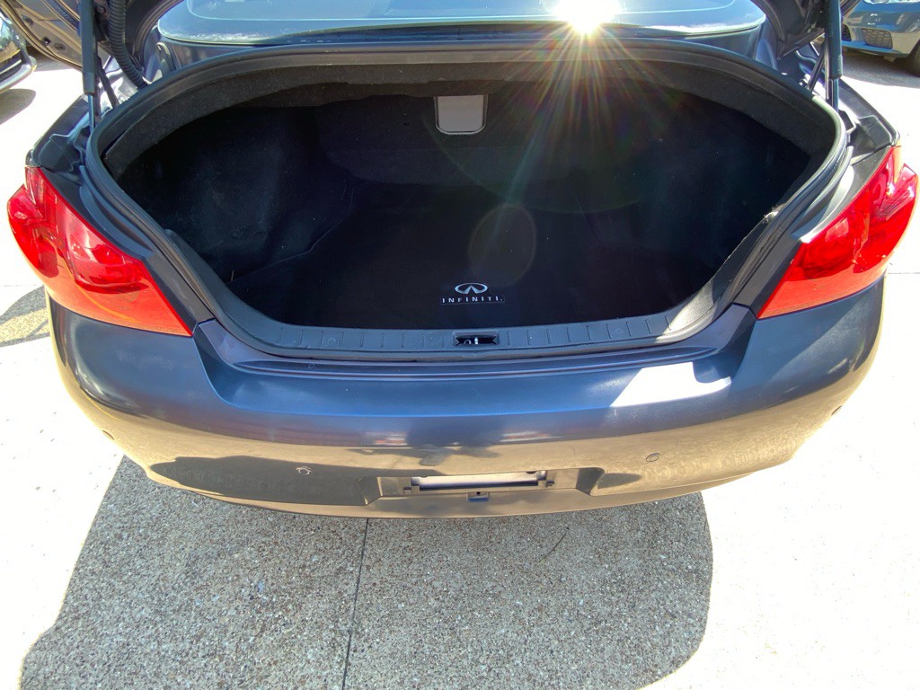 2011 INFINITI G37 Image 17