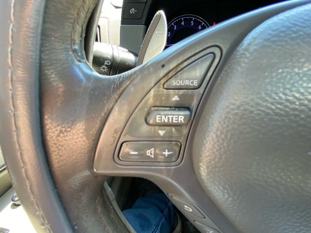 2011 INFINITI G37 Image 23