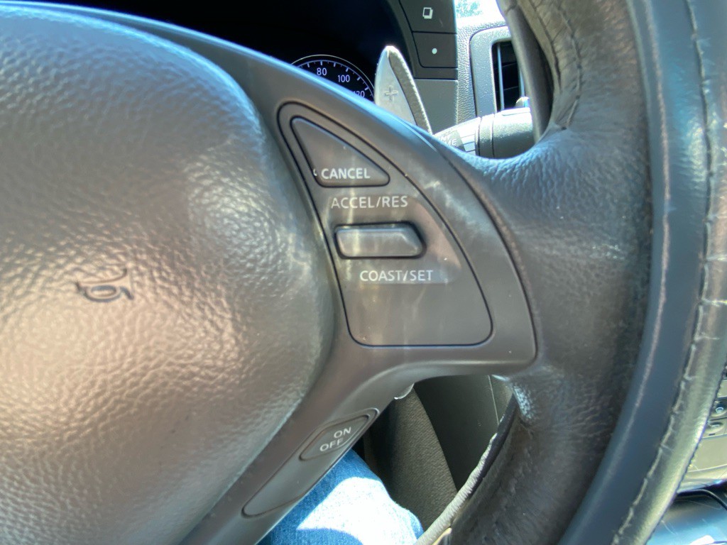 2011 INFINITI G37 Image 25