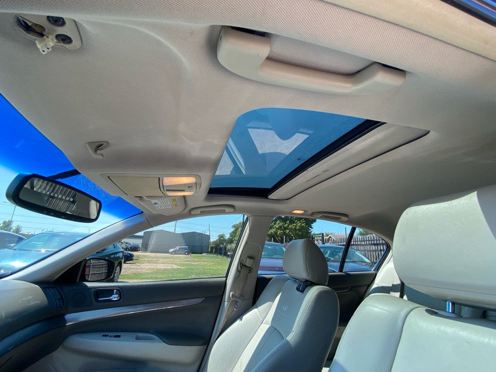 2011 INFINITI G37 Image 28