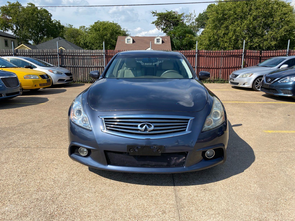 2011 INFINITI G37 Image 2