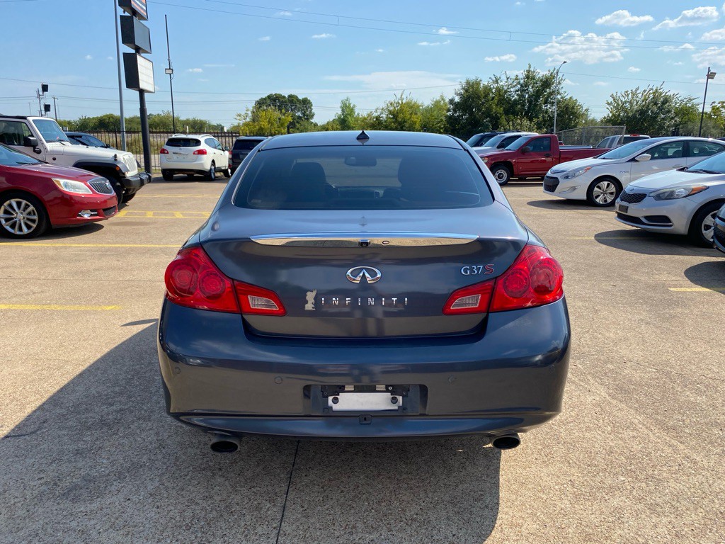 2011 INFINITI G37 Image 5