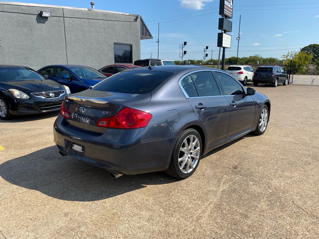 2011 INFINITI G37 Image 6