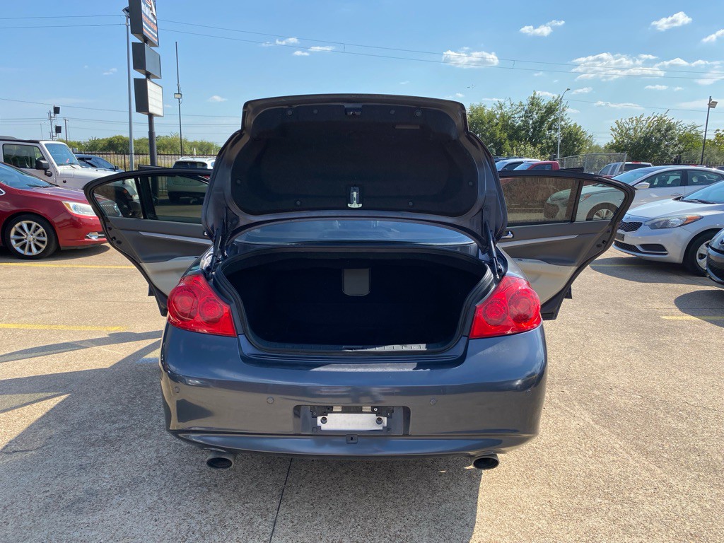 2011 INFINITI G37 Image 11