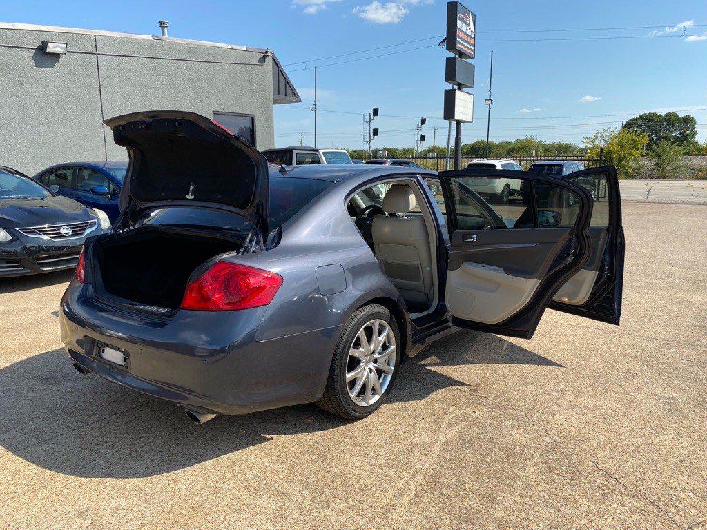 2011 INFINITI G37 Image 12