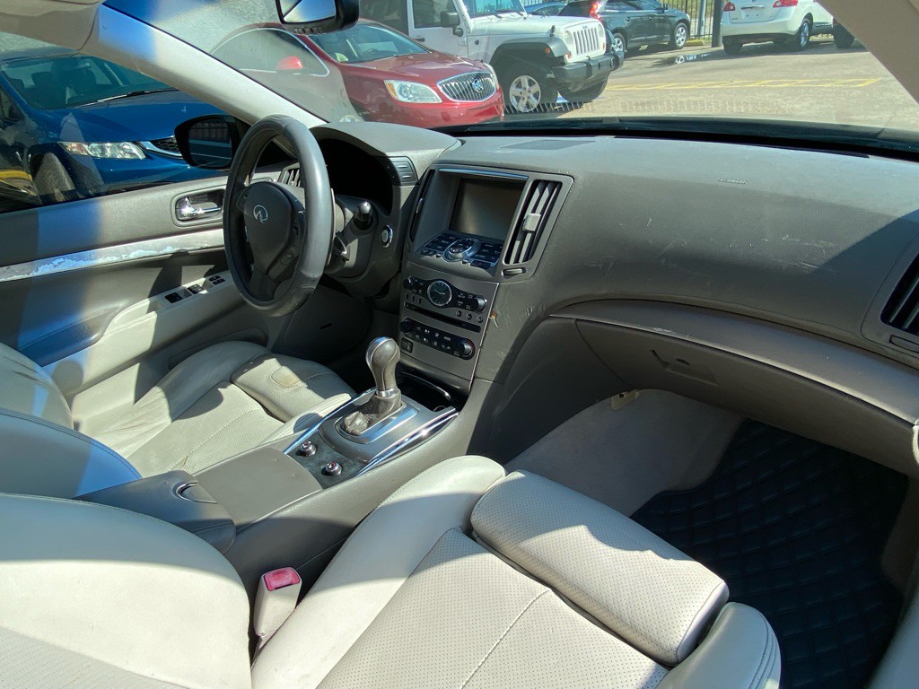 2011 INFINITI G37 Image 19