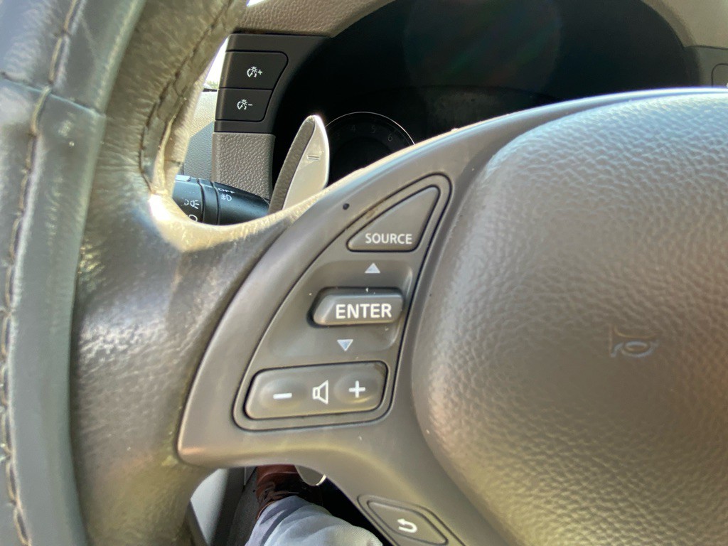 2011 INFINITI G37 Image 23