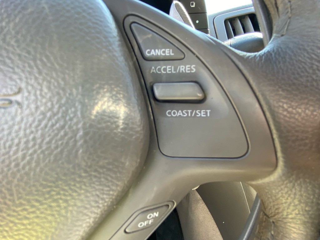 2011 INFINITI G37 Image 25