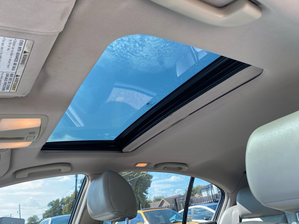 2011 INFINITI G37 Image 26