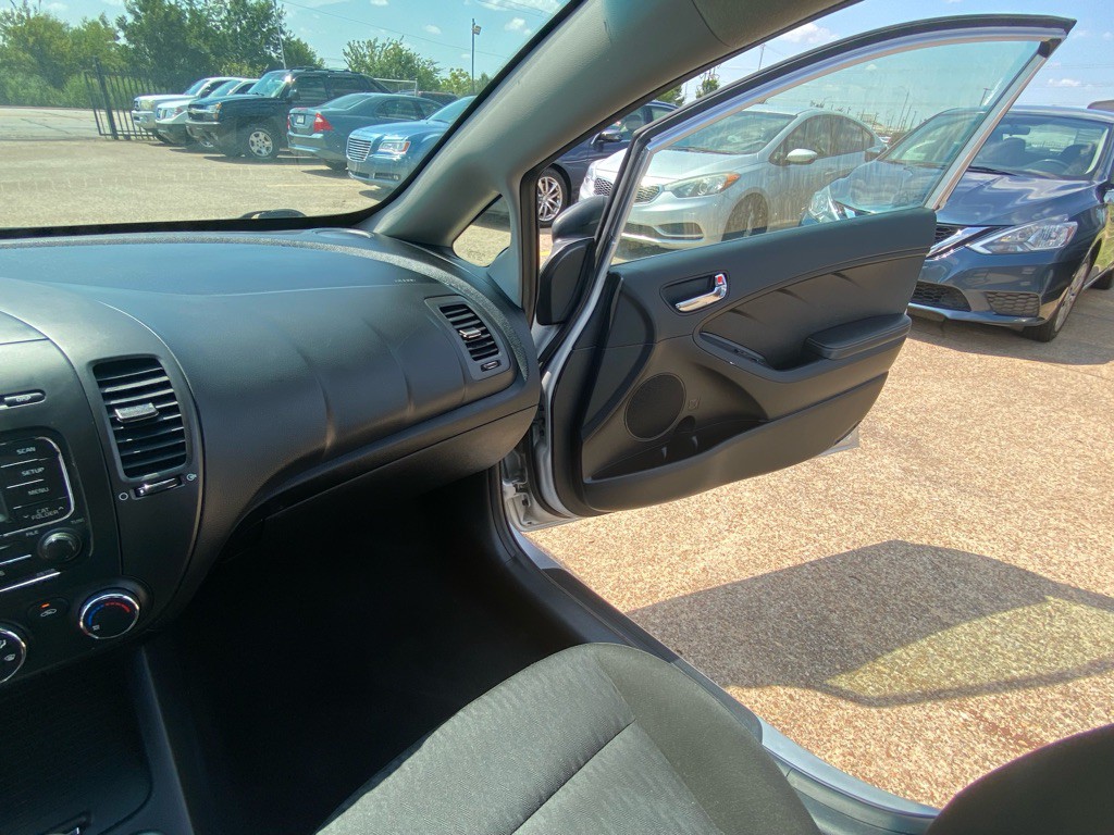 2016 Kia Forte Image 22