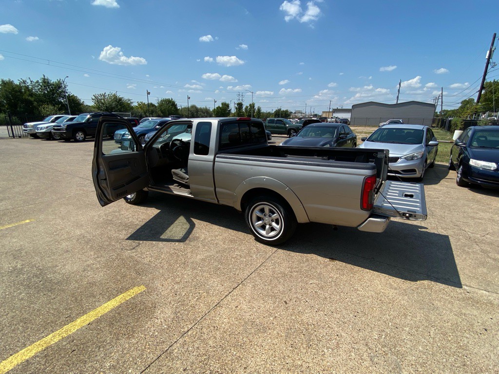 2003 Nissan Frontier Image 10