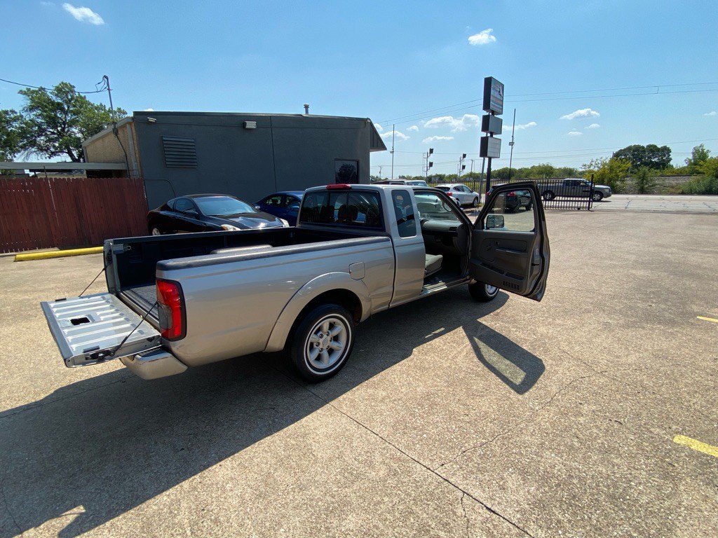 2003 Nissan Frontier Image 12