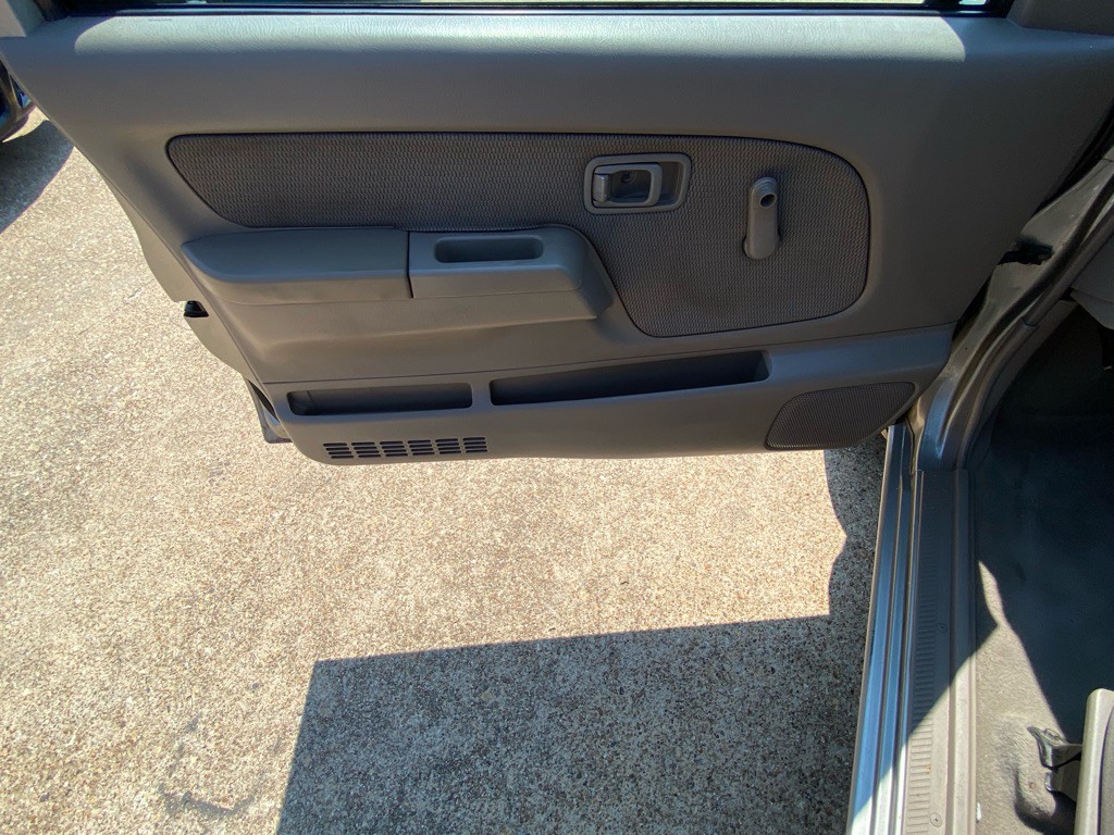 2003 Nissan Frontier Image 13