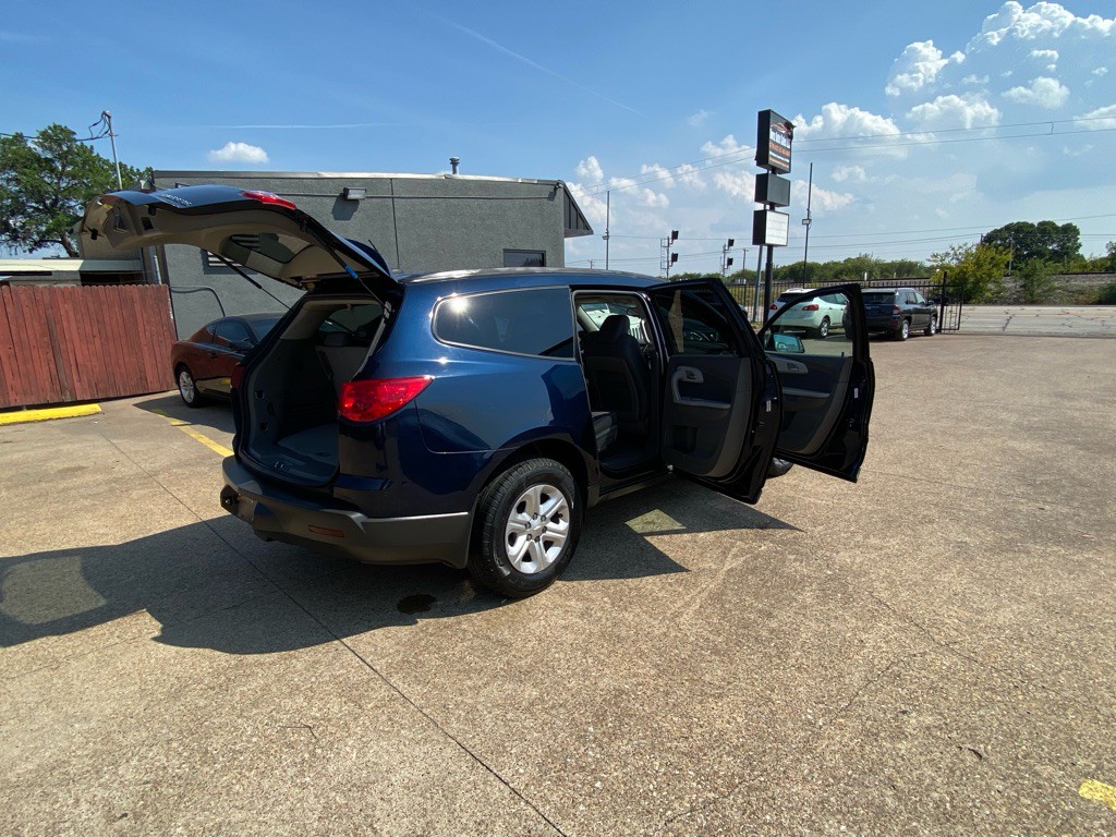 2011 Chevrolet Traverse Image 12
