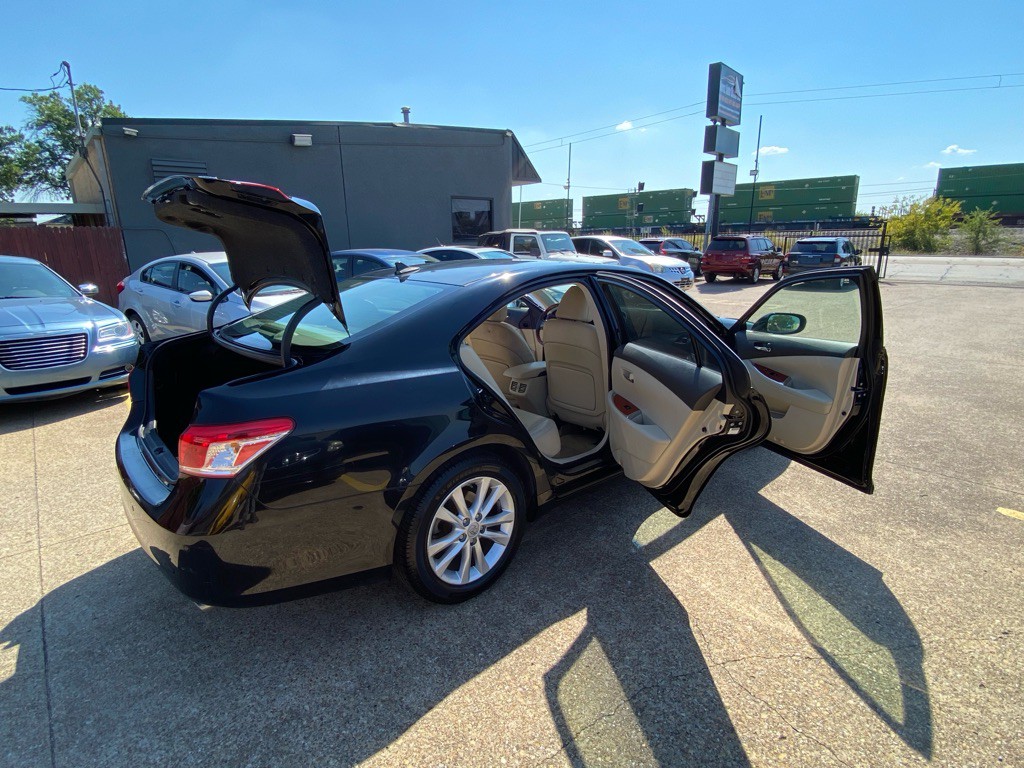 2011 Lexus ES 350 Image 12