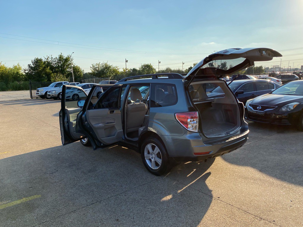 2010 Subaru Forester Image 10