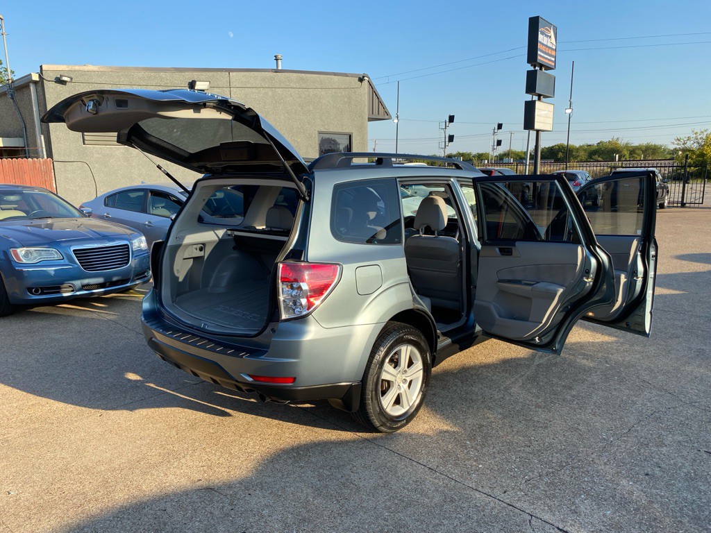 2010 Subaru Forester Image 12