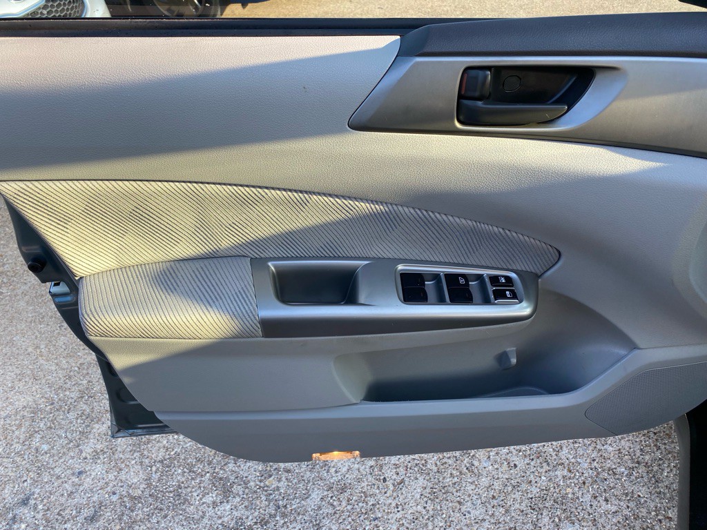 2010 Subaru Forester Image 13