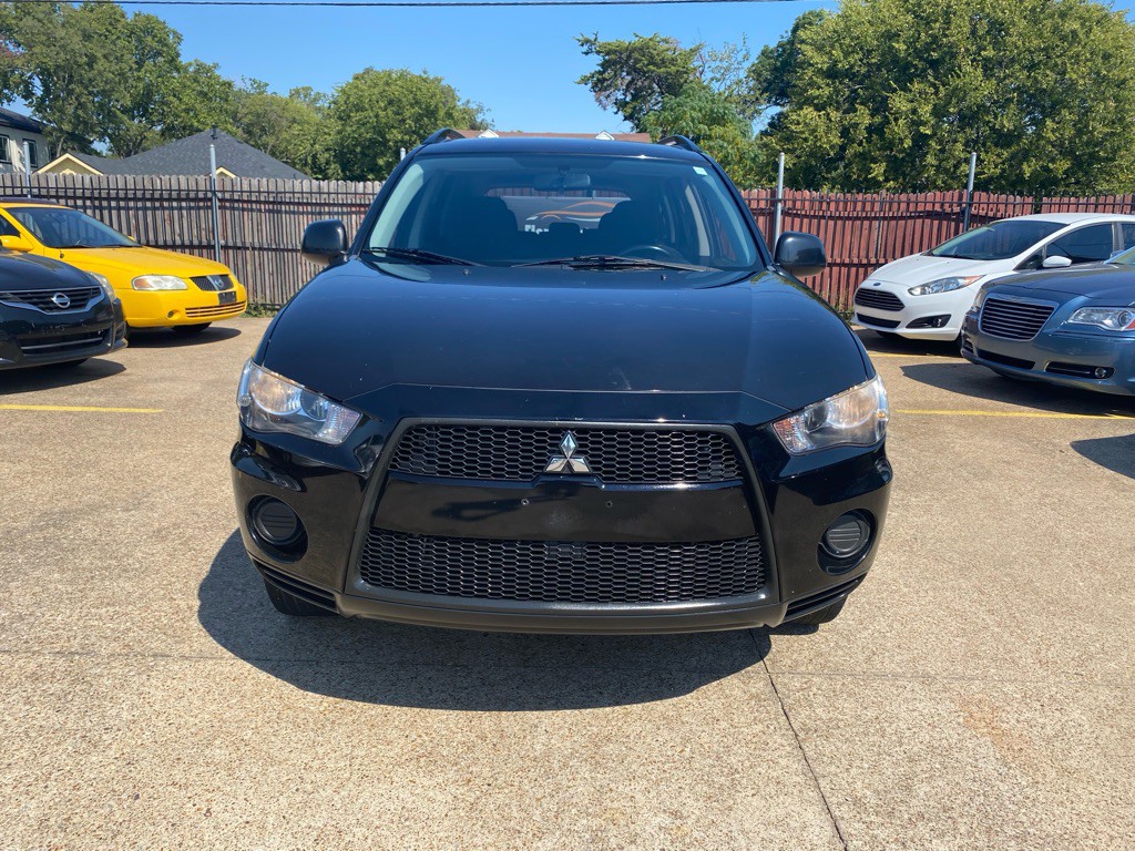 2010 Mitsubishi Outlander Image 2