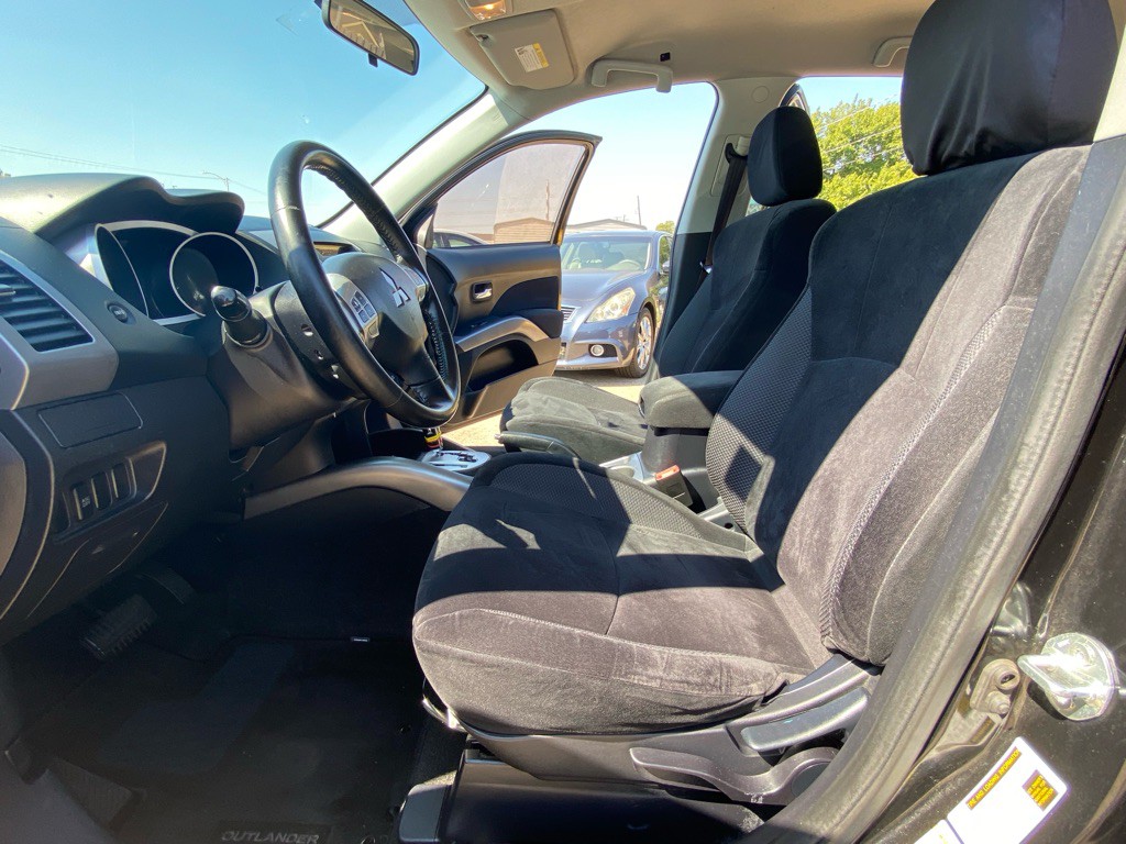 2010 Mitsubishi Outlander Image 15