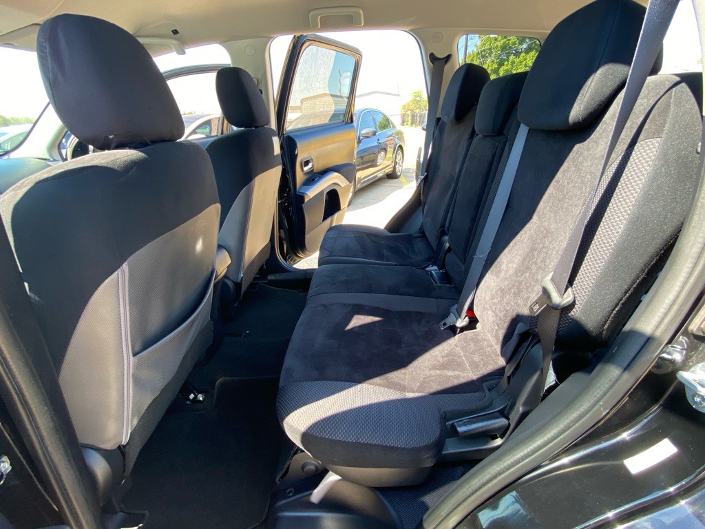 2010 Mitsubishi Outlander Image 16