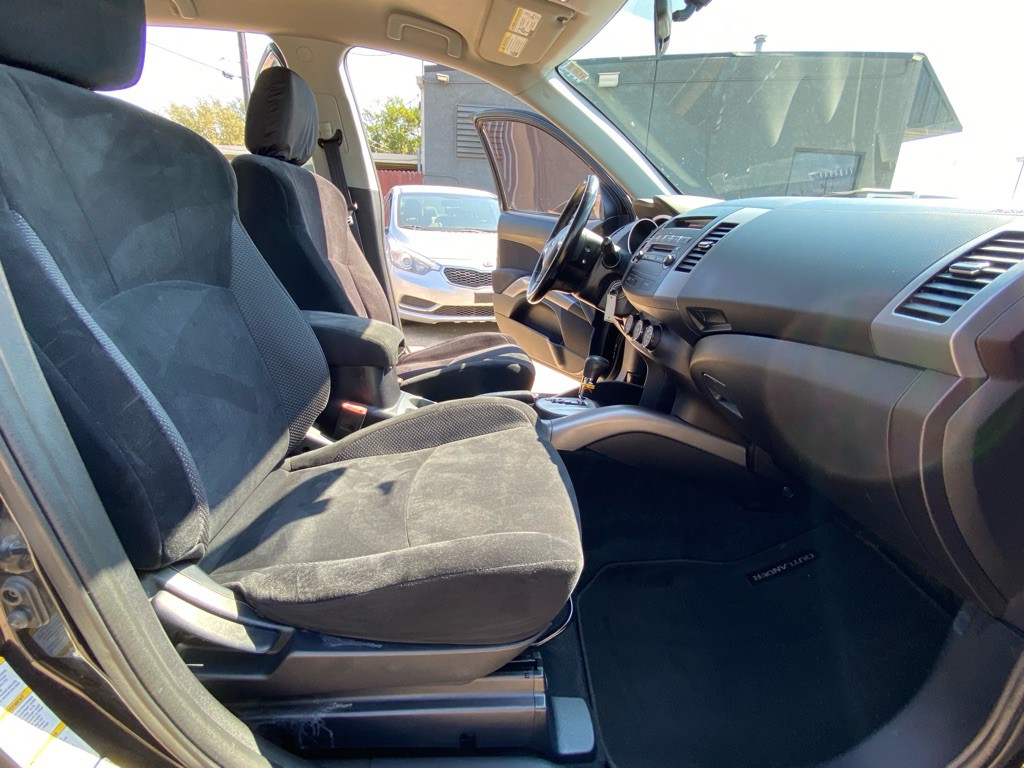 2010 Mitsubishi Outlander Image 19