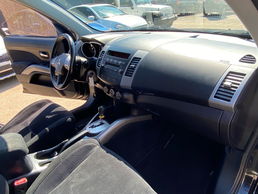 2010 Mitsubishi Outlander Image 20