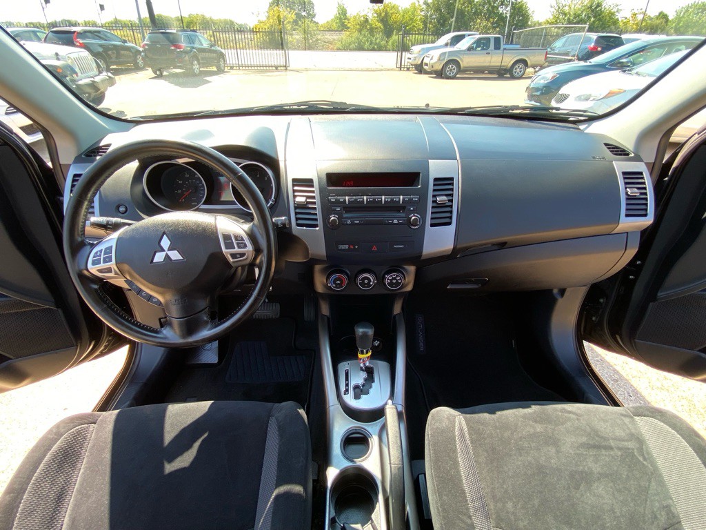 2010 Mitsubishi Outlander Image 21
