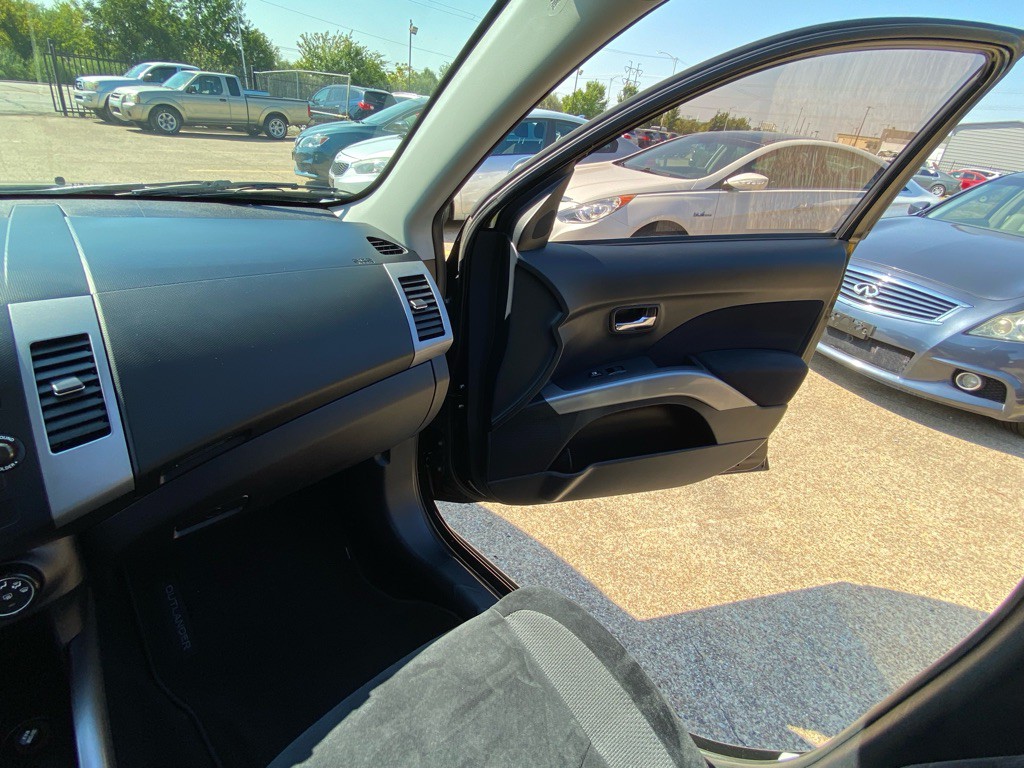 2010 Mitsubishi Outlander Image 22